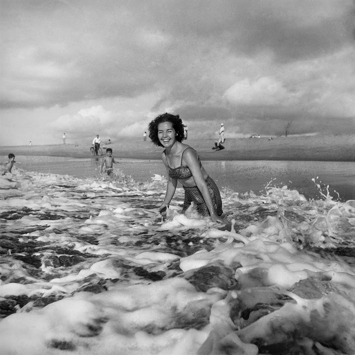 Woman in waves, 1948